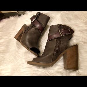 Gray Boot Wedges!